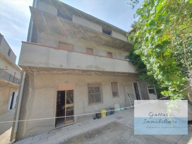 Appartamenti in Vendita - Casa indipendente in vendita a reggio di calabria bocale
