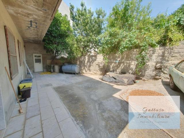 Appartamenti in Vendita - Casa indipendente in vendita a reggio di calabria bocale