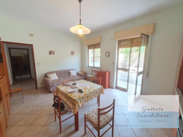 Appartamenti in Vendita - Casa indipendente in vendita a reggio di calabria bocale