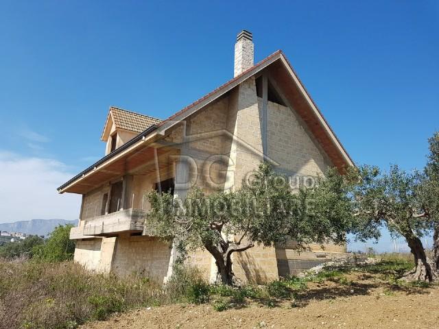 Ottima villa indipendente con terreno con vista panoramica, vicino la statale