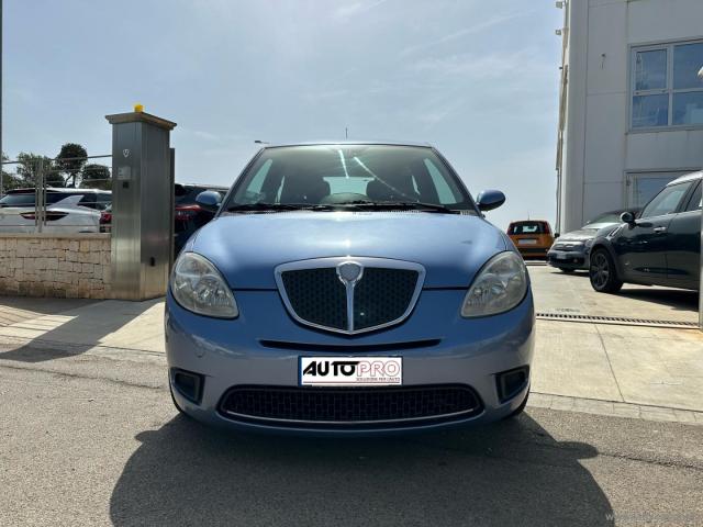 Lancia ypsilon 1.3 mjt 75 cv oro bianco