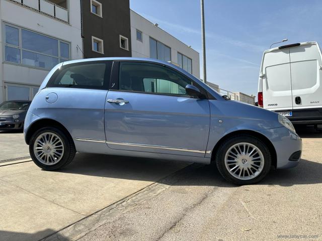 Auto - Lancia ypsilon 1.3 mjt 75 cv oro bianco