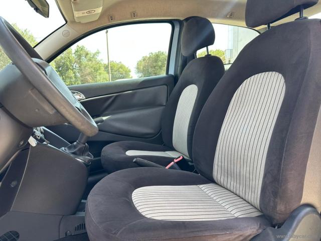 Auto - Lancia ypsilon 1.3 mjt 75 cv oro bianco