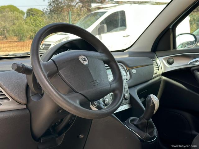 Auto - Lancia ypsilon 1.3 mjt 75 cv oro bianco