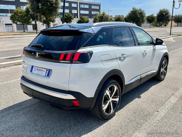 Auto - Peugeot 3008 bluehdi 130 s&s crossway