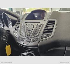 Auto - Ford fiesta 1.4 5p. bz.- gpl titanium
