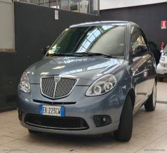 Auto - Lancia ypsilon 1.2 69 cv argento