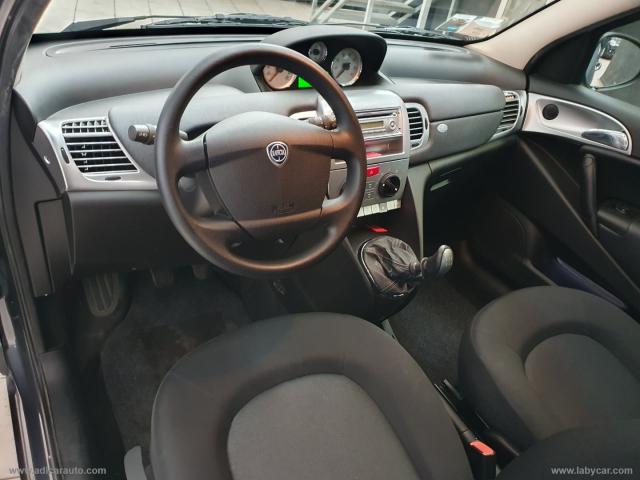 Auto - Lancia ypsilon 1.2 69 cv argento