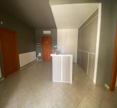 Appartamenti in Vendita - Ufficio in affitto a modugno periferia