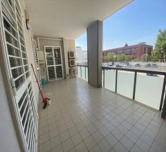 Appartamenti in Vendita - Ufficio in affitto a modugno periferia