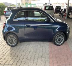 Auto - Fiat 500 opening edition business