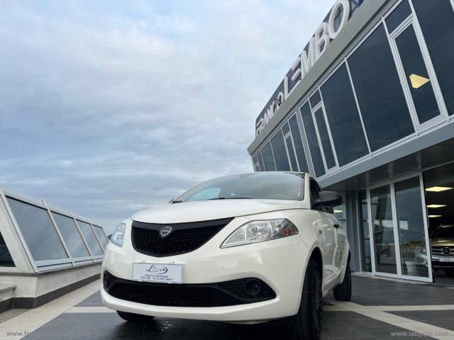 Auto - Lancia ypsilon 1.0 firefly 5ps&s hyb. eco silv.