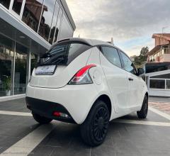 Auto - Lancia ypsilon 1.0 firefly 5ps&s hyb. eco silv.