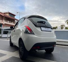 Auto - Lancia ypsilon 1.0 firefly 5ps&s hyb. eco silv.