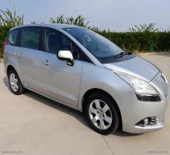 Auto - Peugeot 5008 1.6 hdi 112 cv family