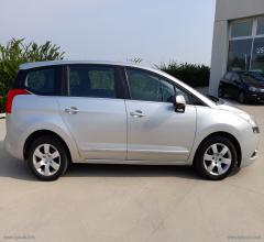 Auto - Peugeot 5008 1.6 hdi 112 cv family
