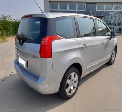 Auto - Peugeot 5008 1.6 hdi 112 cv family