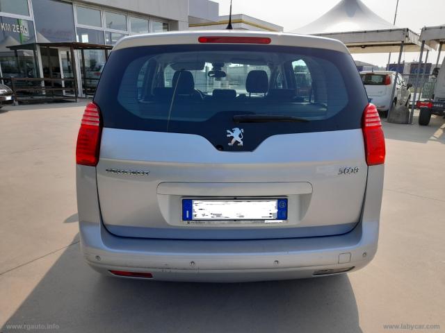 Auto - Peugeot 5008 1.6 hdi 112 cv family
