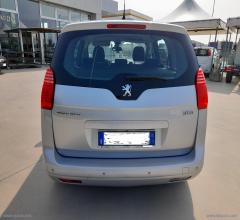 Auto - Peugeot 5008 1.6 hdi 112 cv family