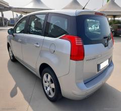 Auto - Peugeot 5008 1.6 hdi 112 cv family