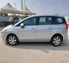 Auto - Peugeot 5008 1.6 hdi 112 cv family