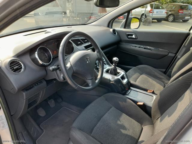 Auto - Peugeot 5008 1.6 hdi 112 cv family
