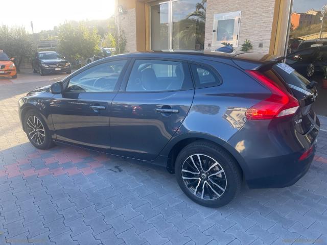 Auto - Volvo v40 d2 inscription