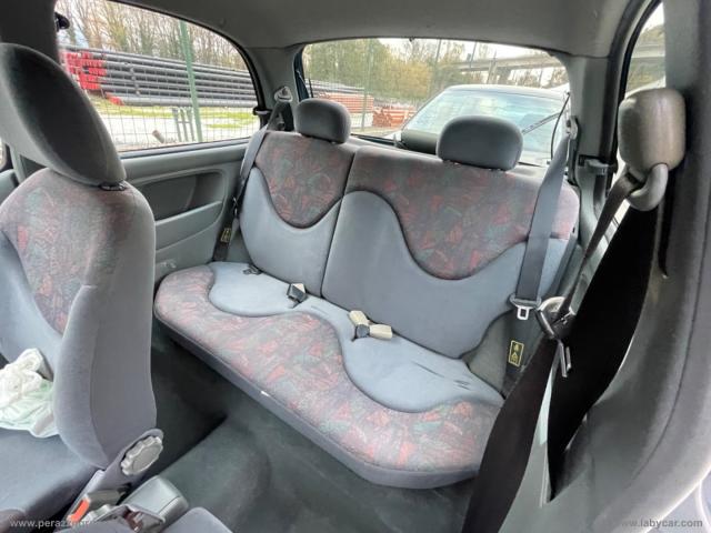 Auto - Nissan micra 1.0 16v 3p. comfort