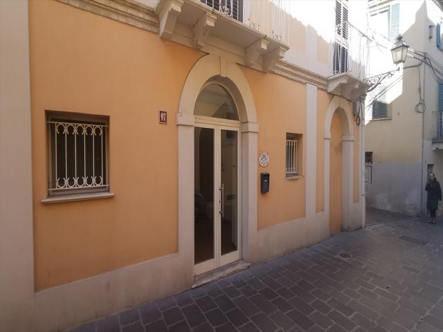 Appartamenti in Vendita - Locale commerciale in affitto a chieti piazza matteotti