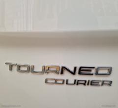 Auto - Ford tourneo courier 1.5 tdci 95 cv plus