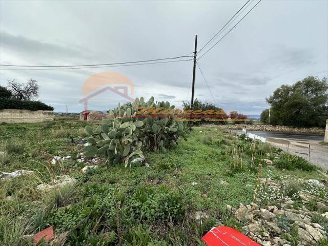 Appartamenti in Vendita - Terreno edificabile in vendita a siracusa via elorina