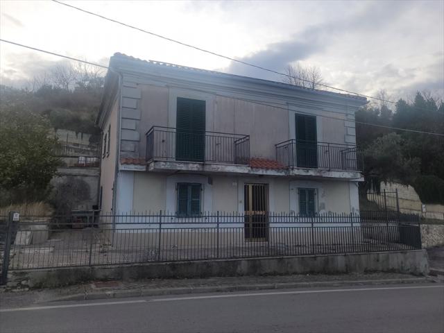 Casa indipendente in vendita a chieti rione femminella