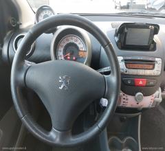 Auto - Peugeot 107 1.0 68 cv 3p. sweet years 2tronic