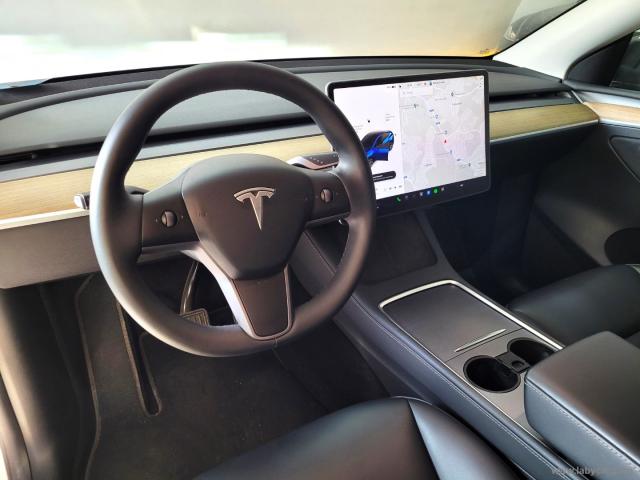 Auto - Tesla model y long range awd