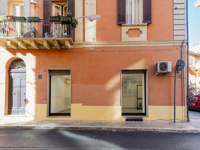Appartamenti in Vendita - Locale commerciale in vendita a chieti piazza garibaldi