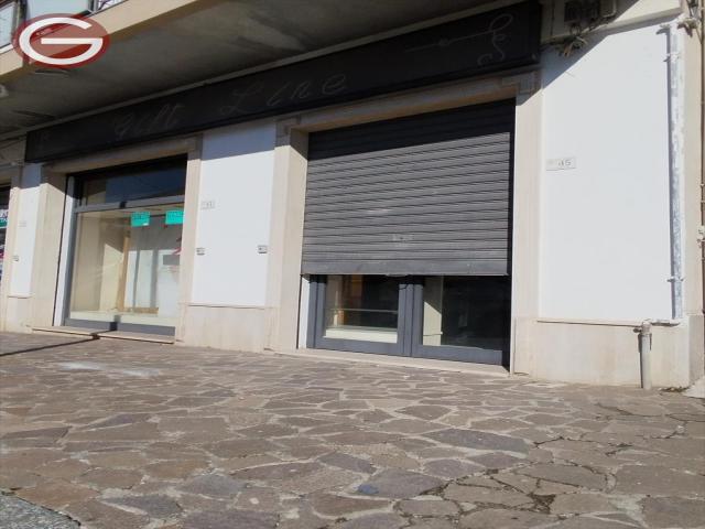 Locale commerciale in affitto a taurianova zona semicentrale