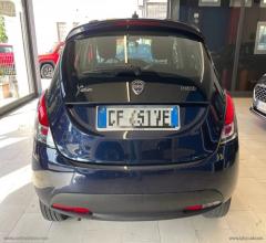 Auto - Lancia ypsilon 1.0 firefly 5ps&s hyb. eco silv.