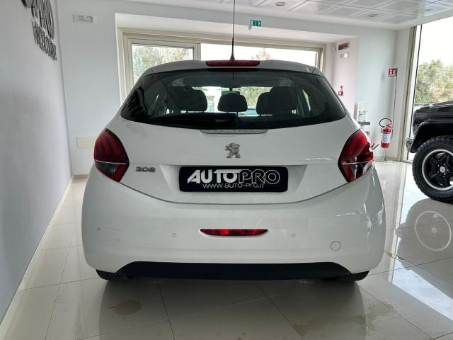 Auto - Peugeot 208 puretech 82 5p. allure