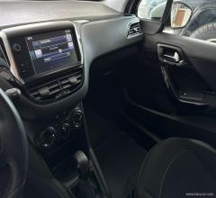 Auto - Peugeot 208 puretech 82 5p. allure