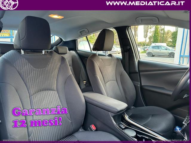 Auto - Toyota prius 1.8 active