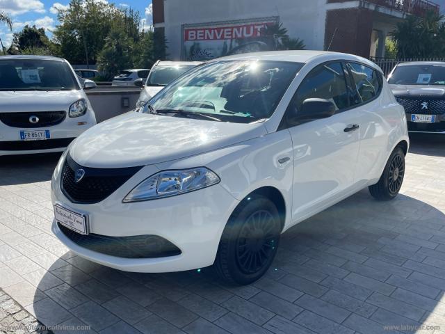 Auto - Lancia ypsilon 1.2 69 cv 5p. gpl ecochic ele.bl