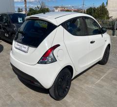 Auto - Lancia ypsilon 1.2 69 cv 5p. gpl ecochic ele.bl