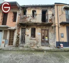 Appartamenti in Vendita - Casa indipendente in vendita a cittanova centrale