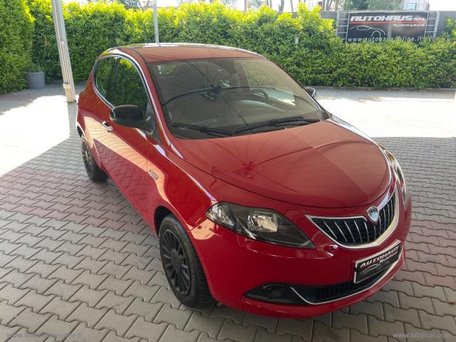 Auto - Lancia ypsilon 1.0 firefly 5ps&s hyb. eco silv.