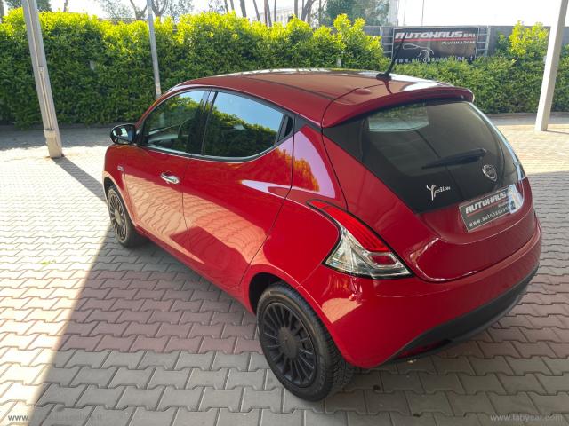 Auto - Lancia ypsilon 1.0 firefly 5ps&s hyb. eco silv.