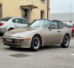 Auto - Porsche 944 coupe'