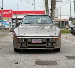 Auto - Porsche 944 coupe'