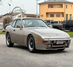 Auto - Porsche 944 coupe'