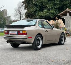 Auto - Porsche 944 coupe'