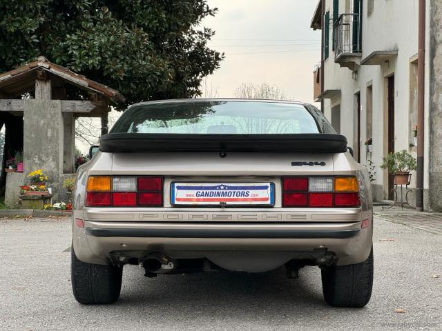 Auto - Porsche 944 coupe'